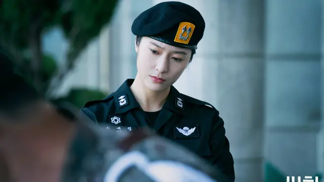 Krystal f(x) dalam drama Search (OCN via Soompi)