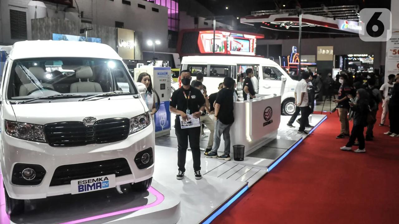 5.&nbsp; ESEMKA<br><br>Debut Esemka adalah mobil pikap Bima pada 2019. Pikap ini dirakit di pabrik Esemka, Boyolali, Jawa Tengah. Terjual sekitar 300 unit sejak dirilis.<br>Saat ini Esemka punya empat modelterdaftar: Bima 1.2, Bima 1.3, Garuda 1, dan Born