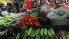  Pemerintah mengakui penurunan harga bahan bakar minyak tidak bisa serta-merta diikuti penurunan harga-harga bahan pokok.