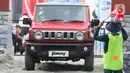Pengunjung akan menempati kursi penumpang sambil merasakan adrenaline saat melahap jalanan gravel, permukaan tidak rata, bebatuan, dan pasir yang mengunggulkan suspensi dan stabilitas rangka Jimny 5-door. (Liputan6.com/Herman Zakharia)