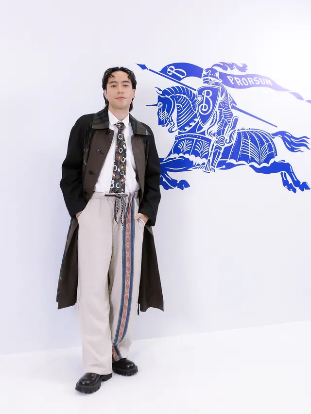 8 Gaya Seleb Pria Hadiri Acara Burberry Outerwear 2024 di Jakarta, Bright Vachirawit, Afghan, hingga Jefri Nichol