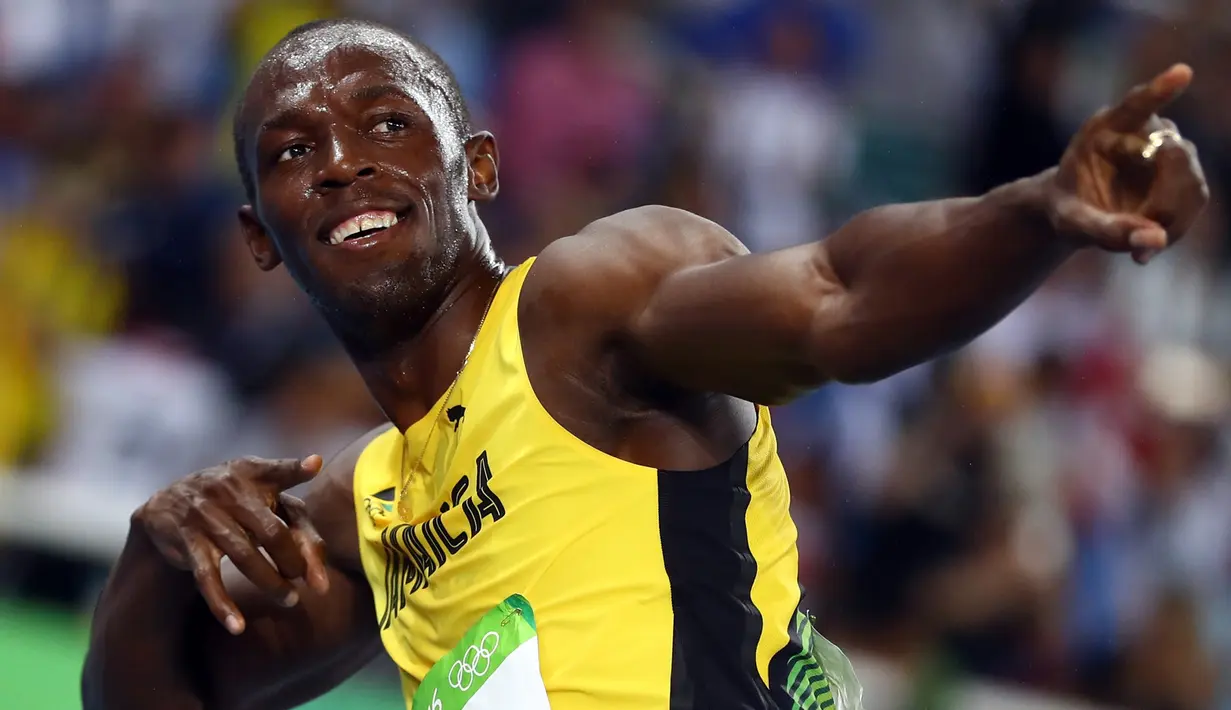 Usain bolt berselebrasi dengan gaya khasnya usai meraih emas pada semifinal lari 200 meter pria di Rio de Janeiro, Brasil (17/8). Sebelumnya Usain Bolt sudah mengantongi emas di lari 100 meter di Olimpiade 2016 di Brasil. (REUTERS/Kai Pfaffenbach)