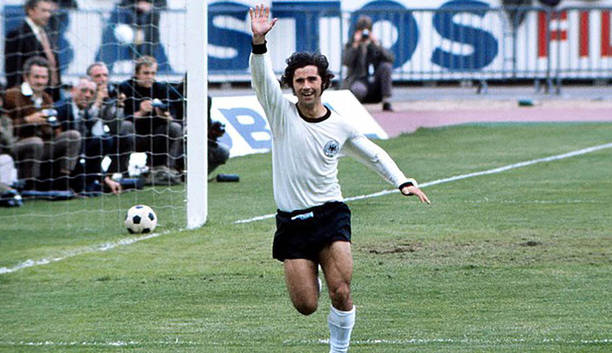 2. Gerd Muller, striker tim Jerman Barat ini merupakan top skor pada Piala Eropa tahun 1972, dirinya juga menjadi pencetak dua gol saat Jerman Barat mengalahkan Uni Soviet di partai final. (UEFA)