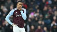 Bek Aston Villa asal Inggris #04, Ezri Konsa, terlihat selama pertandingan Premier League antara Aston Villa dan Leicester City di Villa Park, Birmingham, Inggris tengah, pada 4 Januari 2025. (JUSTIN TALLIS/AFP)