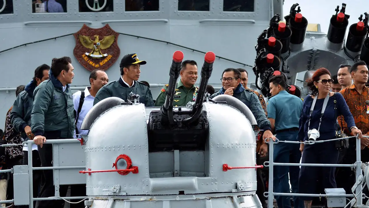 20160623- Jokowi Gelar Rapat di Kapal Perang KRI Imam Bonjol 383-Kepri- Setpres
