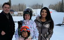 7 Potret Hangat Farah Quinn dan Keluarga Liburan Musim Dingin di Destinasi Ski, Banjir Sorotan