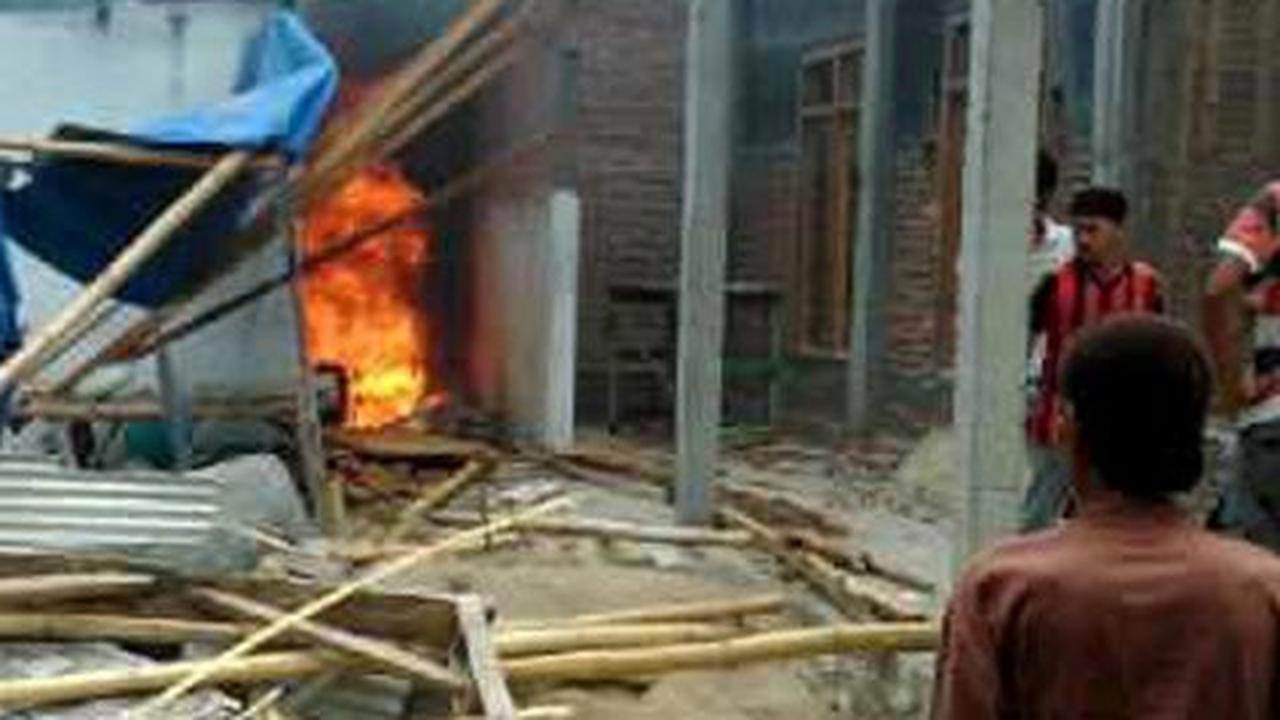 Tempat ibadah di Rembang dirusak dan dibakar massa