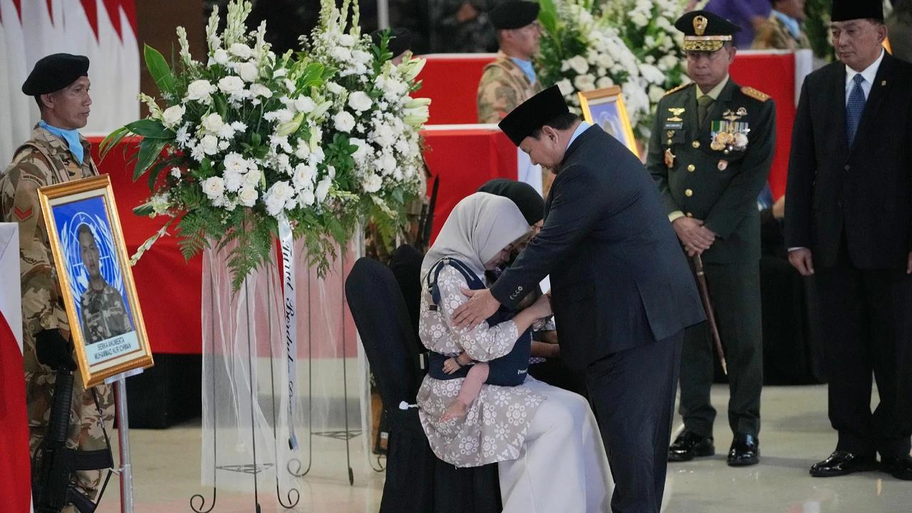 FOTO: Isak Haru Iringi Kepulangan Tiga Prajurit yang Gugur di Lebanon