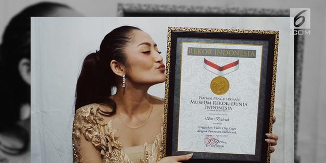 VIDEO: Siti Badriah Kantongi Rp 4,5 Miliar karena 'Lagi Syantik'?