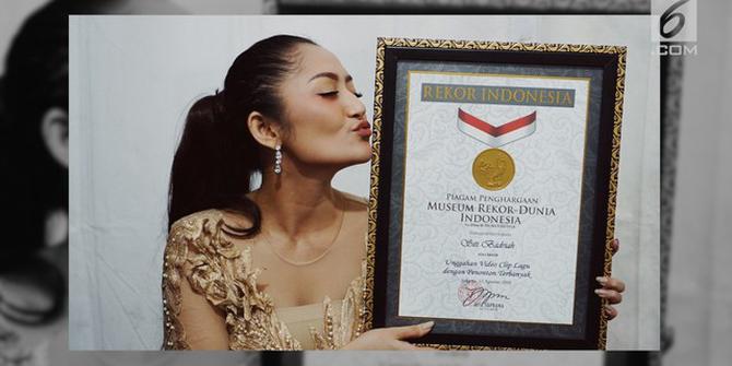 VIDEO: Siti Badriah Kantongi Rp 4,5 Miliar karena 'Lagi Syantik'?