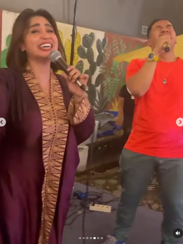 6 Potret Keseruan Dewi Perssik dan Saipul Jamil Duet di Atas Panggung, Heboh
