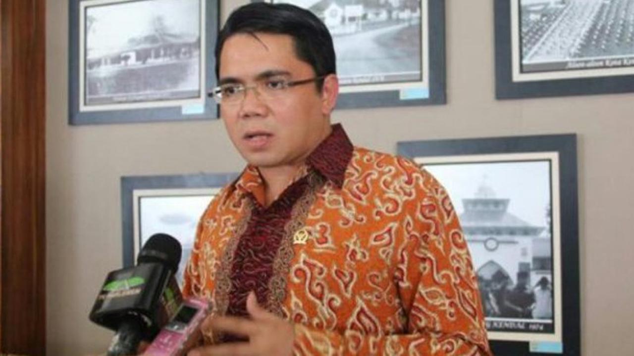 VIDEO: KUMPULAN Ketegasan Arteria Dahlan saat di DPR, Kini Mundur Digantikan Cucu Soekarno