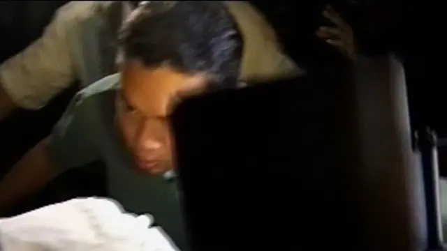Dijemput Paksa, Adiguna Sutowo Menunduk Saat Tiba di Polda