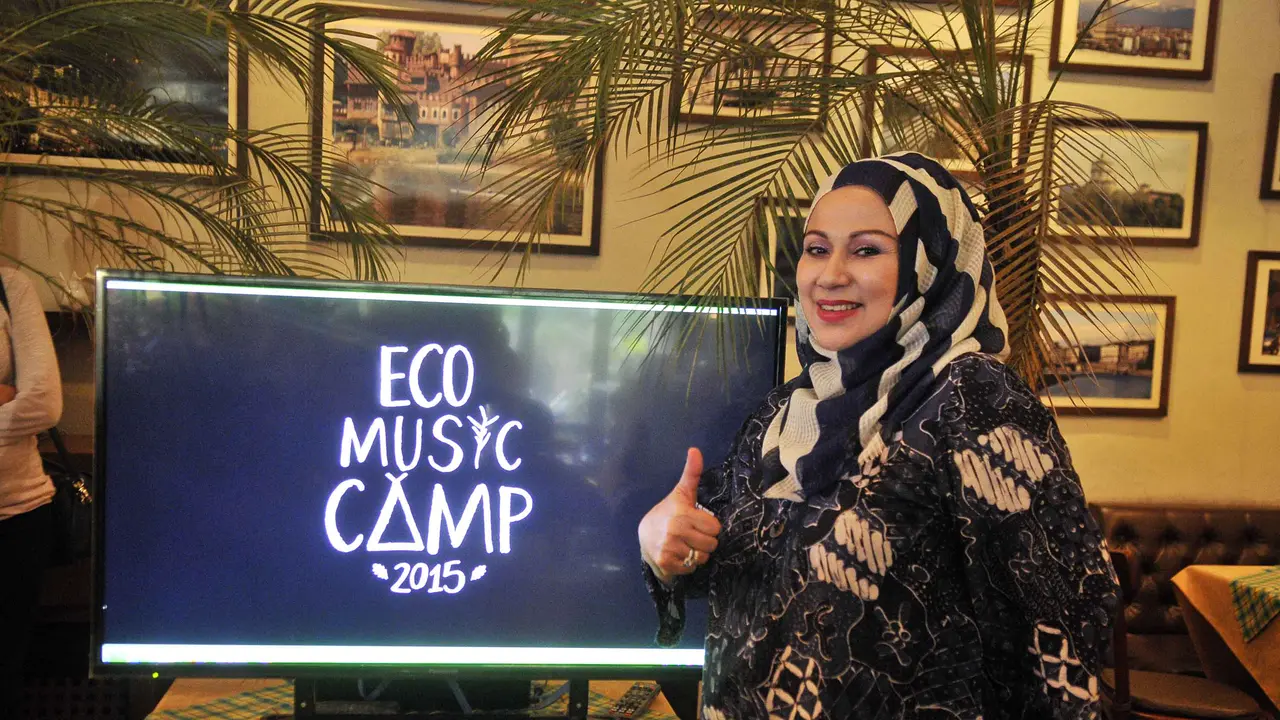 Elvi Sukaesih, Eco Music Camp 2015 (Liputan6.com/Faisal R Syam)