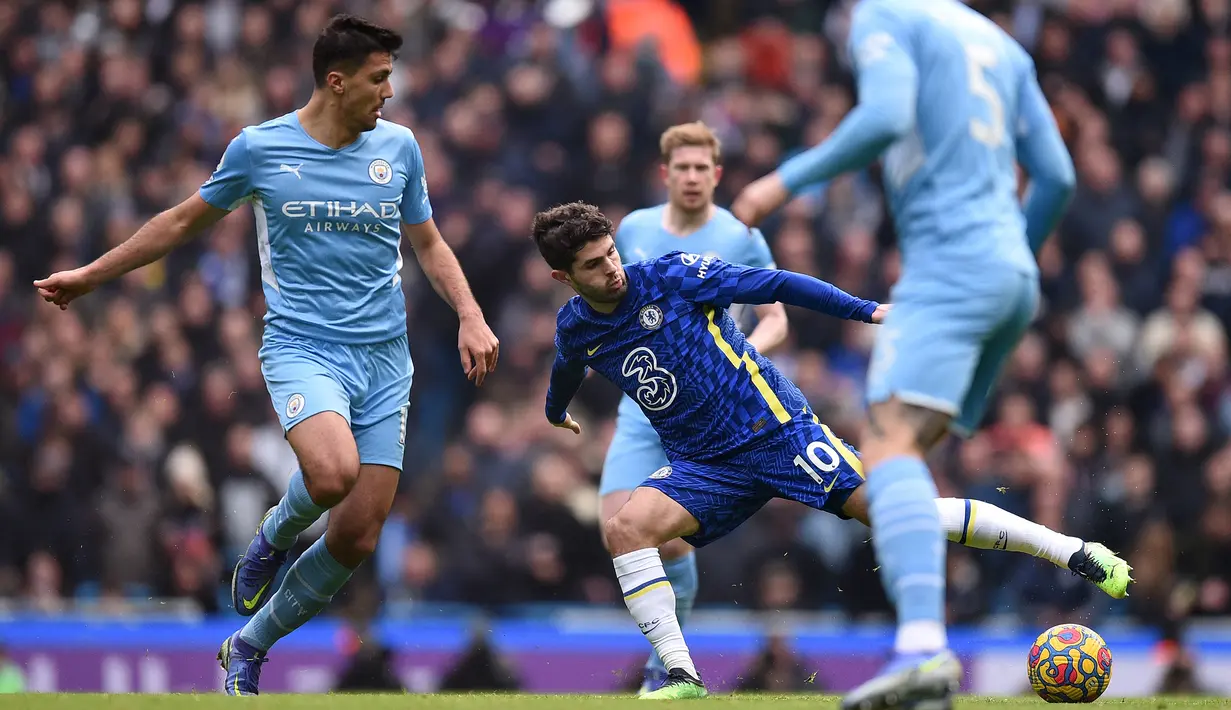 Kedua tim, baik tuan rumah Manchester City maupun Chelsea masih tampil hati-hati di sepuluh menit awal pertandingan. (AFP/Oli Scarff)
