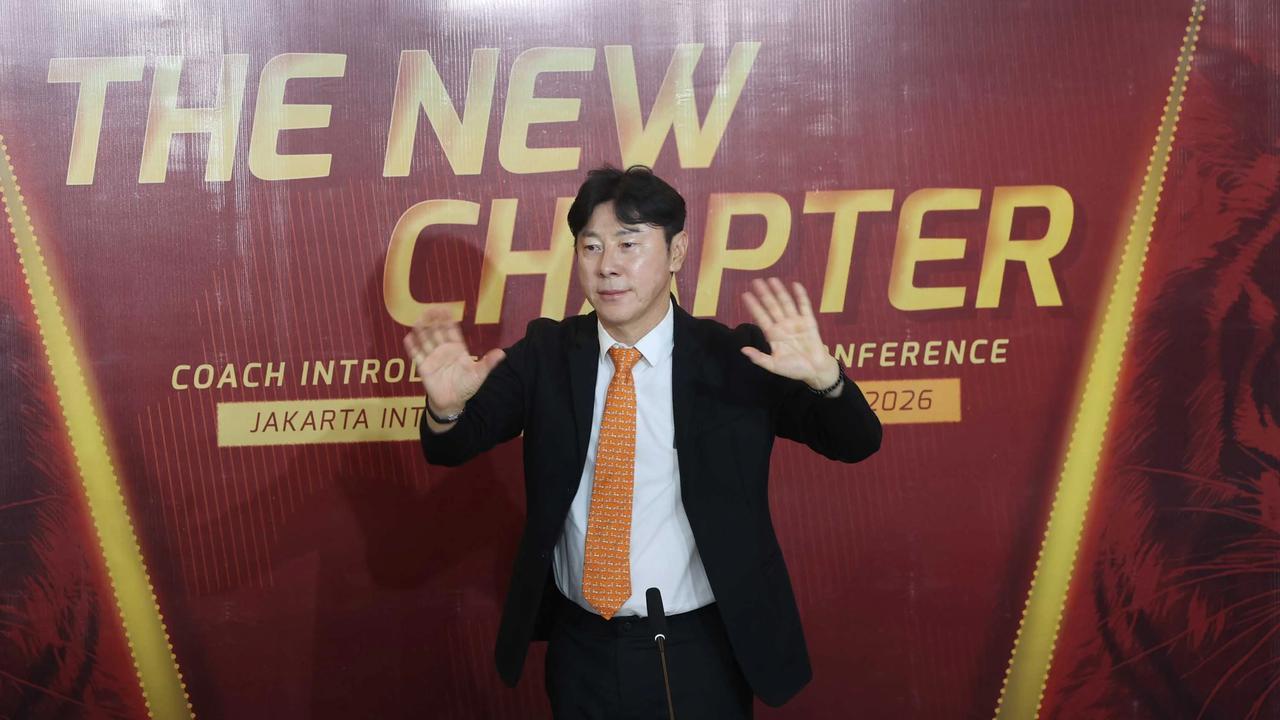 FOTO: Shin Tae-yong Resmi Tangani Persija Tiga Musim