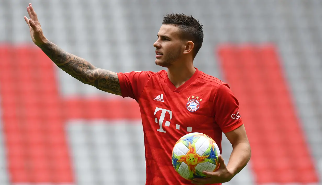 3. Lucas Hernandez (Bek Kiri) - Bayern Munchen mengeluarkan dana sebesar 68 juta poundsterling untuk memboyong Hernandez dari Atletico Madrid. (AFP/Christof Stache)