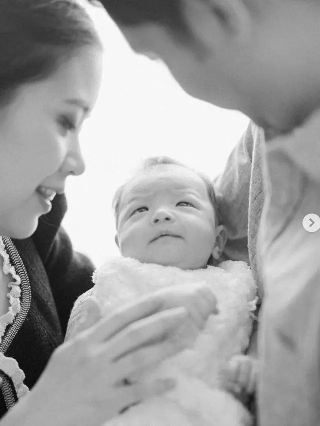 Potret Keluarga Jessica Tanoesoedibjo dan Jonathan Natakusuma (Instagram/@jessicatanoe)