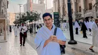 5 Potret Teuku Ryan Jalani Ibadah Umrah dengan Para Sahabat, Perjalanan Penuh Syukur