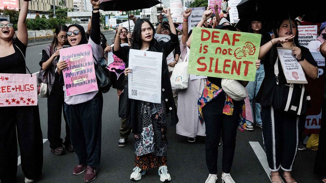FOTO:  Peringati Hari Perempuan Sedunia, Aktivis Perempuan Menyerukan Penegakan Demokrasi dan Supremasi Hukum