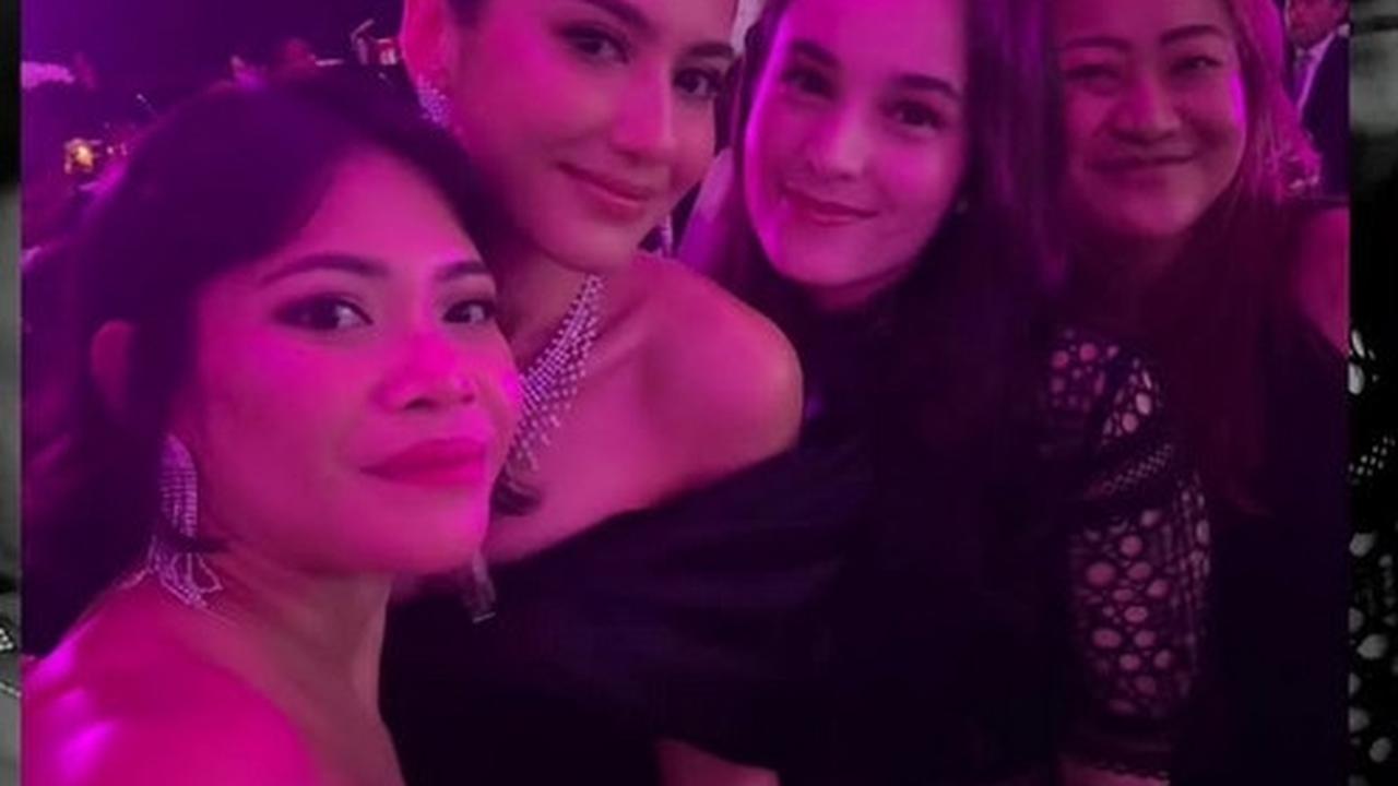 FOTO Gelar Resepsi di Kuala Lumpur, Pevita Pearce Anggun dengan Perhiasan Emerald Mewah - Pesta Megah
