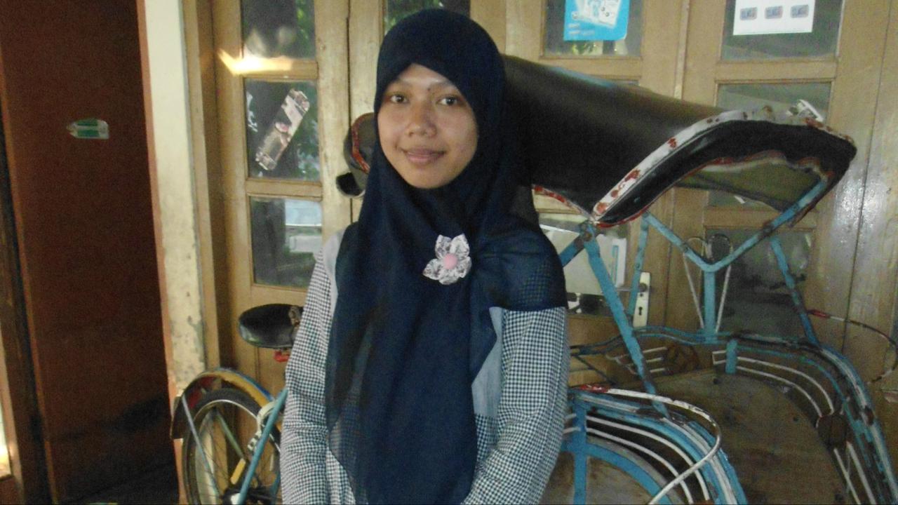 Putri Tukang Becak, Raeni Ubah Minder Jadi Prestasi