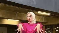 Ilusi Barbie Look Tanpa Terlihat Gemuk, Ini 6 Atasan Pink yang Recomended