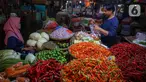 Warga membeli kebutuhan pokok di pasar Kebayoran Lama, Jakarta, Selasa (17/12/2024). (Liputan6.com/Angga Yuniar)