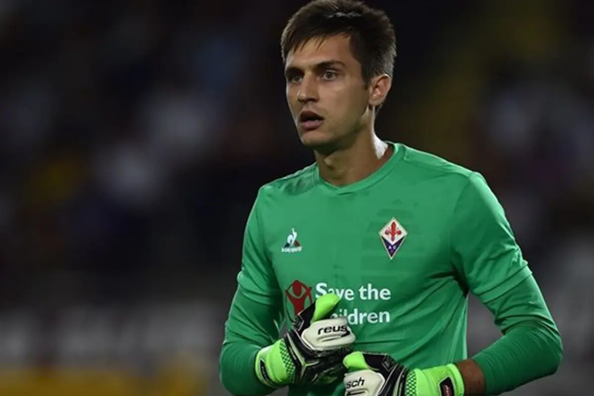 Memukau, Kiper Fiorentina Tepis Tendangan Pojok Striker Bologna