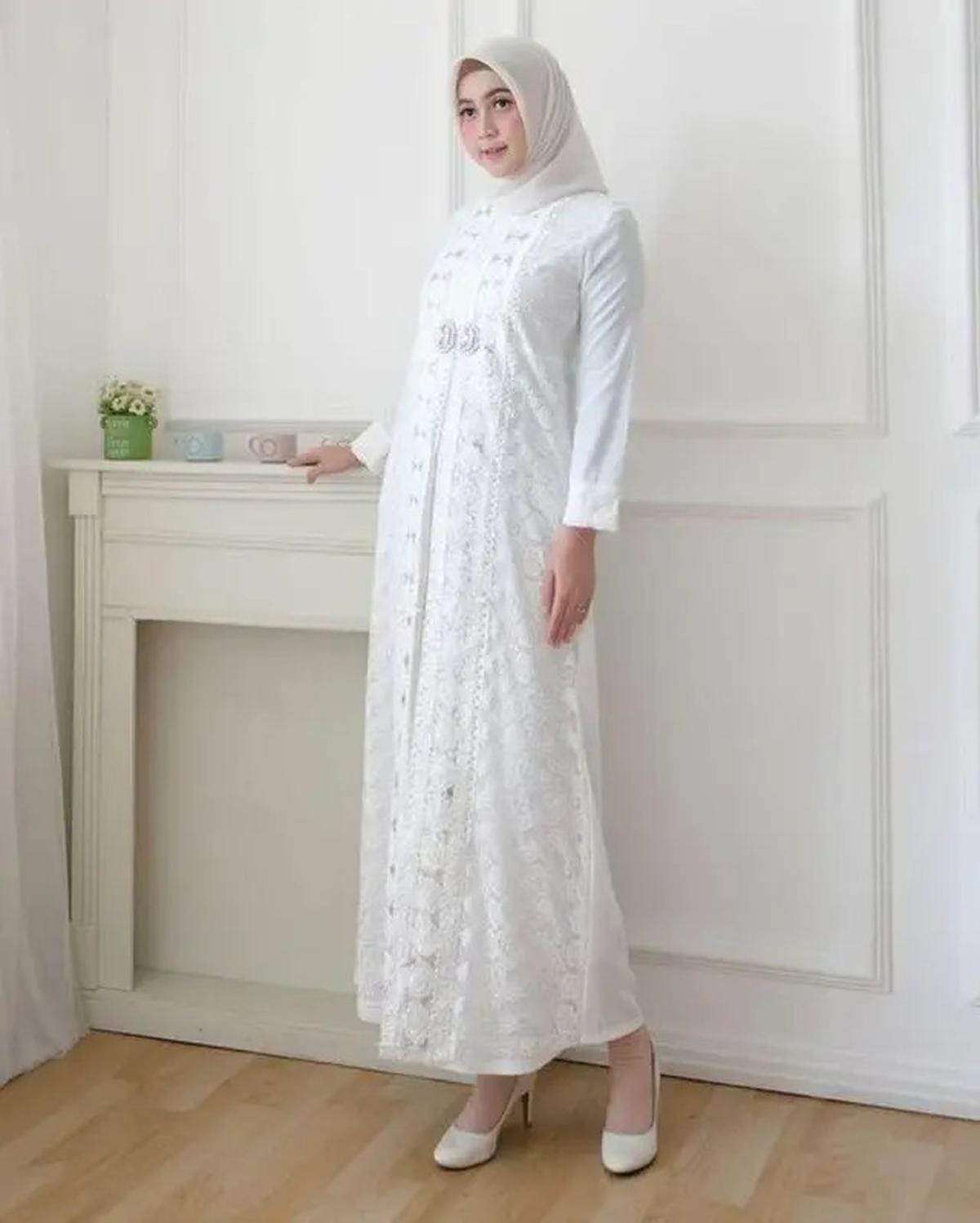 Model Baju Lebaran 2025 Warna Putih, Pancarkan Kesan Anggun dan Elegan
