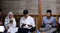 Bakal capres Ganjar Pranowo didampingi TGB M Zainul Majdi silaturahmi ke Ponpes Nurul Muhsinin, Lombok Tengah, NTB. (Foto: Tim Media Ganjar Pranowo)