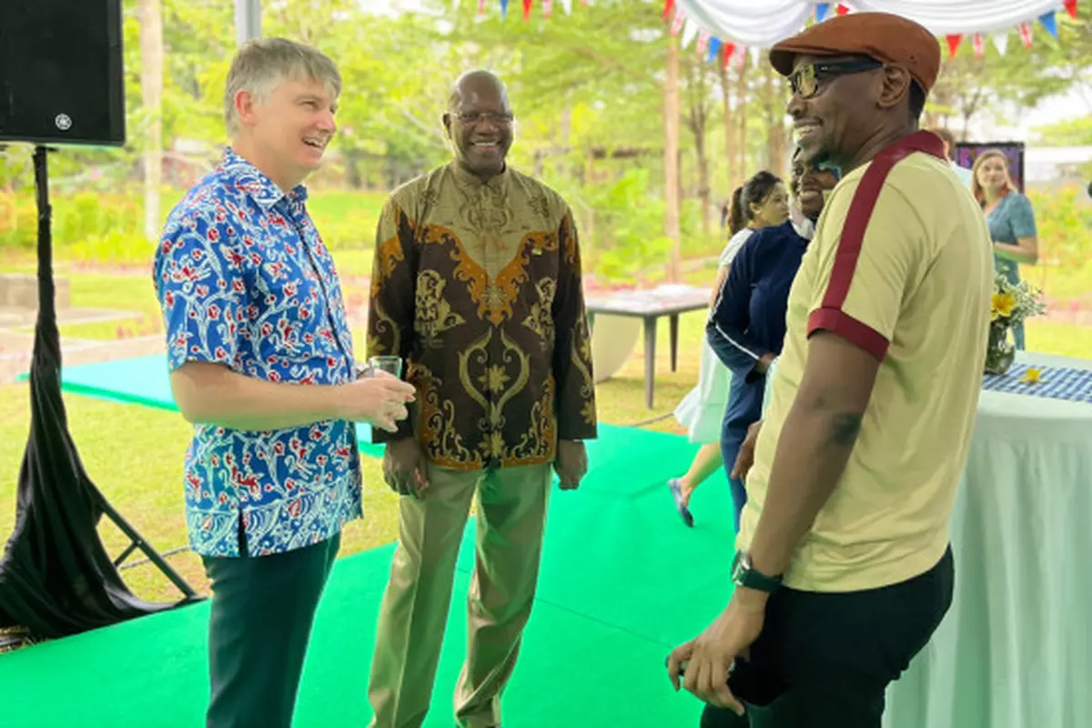 Duta Besar Inggris untuk Indonesia Owen Jenkins di British Embassy Jakarta untuk merayakan proses penobatan Raja Charles III dan Ratu Camilla pada Sabtu, 6 Mei 2023. (British Embassy Jakarta)