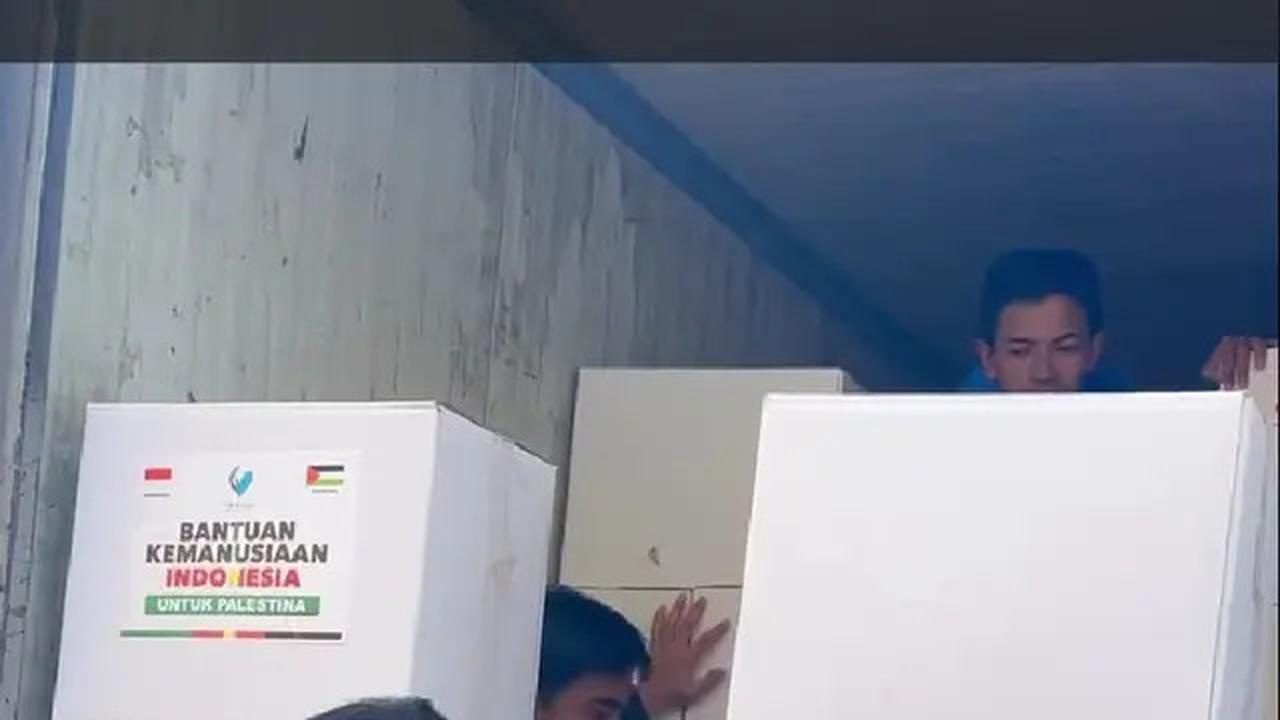 Anies Baswedan Ikut Bagikan Bantuan Kemanusiaan Langsung di Palestina Bareng Chiki Fawzi