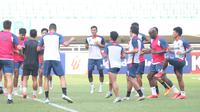 Rans Nusantara FC menggelar sesi Official Training di Stadion Pakansari, Cibinong, Kabupaten Bogor, Kamis sore (28/7/2022). (Bola.com/Nandang Permana)