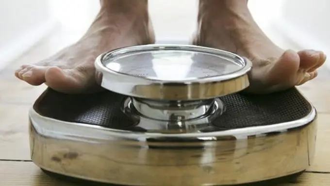 Tak hanya wanita, pria pun akan merasa kurang nyaman ketika berat badannya berlebih/Copyright livestrong.com