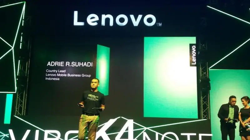 Country Lead Mobile Business Group Indonesia Adrie R Suhadi saat meluncurkan Lenovo Vibe K4 Note di Jakarta, Rabu (23-3-2016)