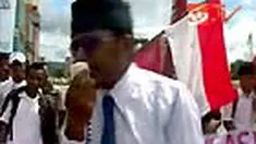 Hari lahir Pancasila diperingati dengan berbagai cara. Di Ambon, Maluku, para mahasiswa dan pedagang kaki lima melakukannya dengan menggelar demonstrasi mengecam pemerintah daerah. 