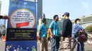 Badan Pajak dan Retribusi Daerah Pemprov DKI membuka gerai Samsat Keliling Car Free Day, Jakarta, Minggu (21/10). Layanan pembayaran pajak Surat Tanda Nomor Kendaraan (STNK) bisa dilakukan tanpa membawa salinan atau BPKB. (Liputan6.com/Angga Yuniar)