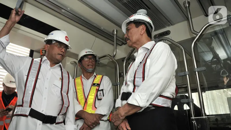 Pengangkatan Perdana LRT Jabodebek ke Lintasan