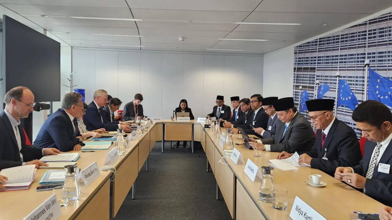 Menteri Koordinator Bidang Perekonomian Airlangga Hartarto melakukan pertemuan bilateral dengan European Union Commissioner for Trade and Economic Security Maroš Šefčovič. (Foto: Ekon.go.id)