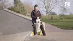 Para lansia di Amerika Serikat membuat sebuah komunitas skateboard. Walau sering cidera lutut, semangat mereka tetap semangat.