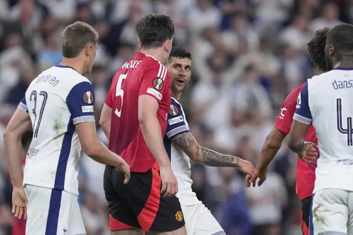 Cekcok Panas Harry Maguire dan Cristian Romero Usai Final Liga Europa, Apa yang Terjadi?