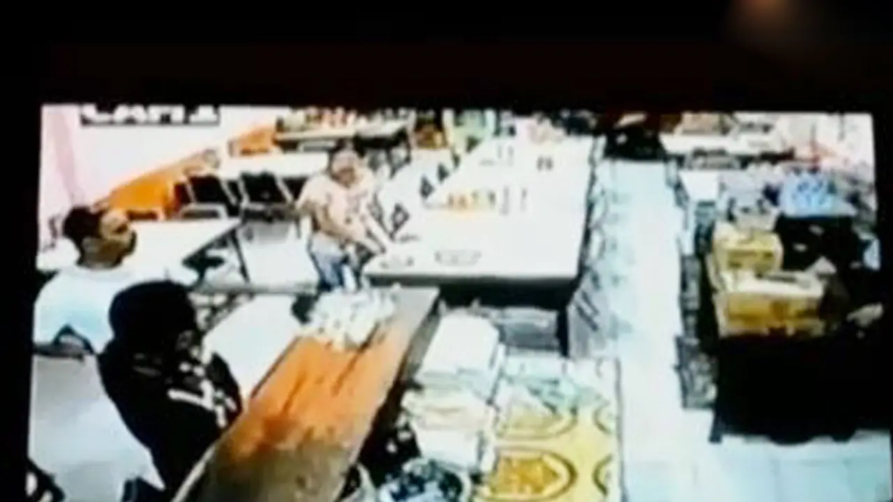 Polisi Peras Pemilik Warung