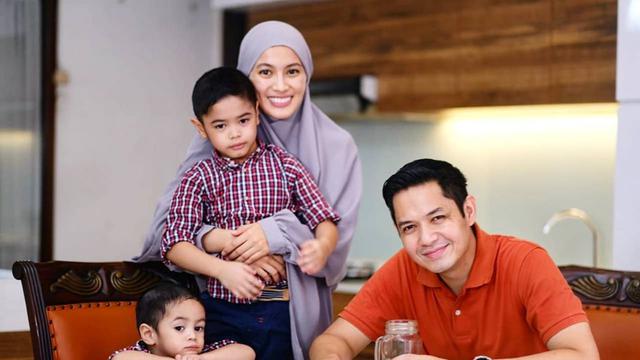 7 Momen Kebersamaan Keluarga Dude Harlino Dan Alyssa Saat