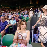 Jadi bahan meme, lihat disini gaya artis India Urvashi Rautela di Wimbledon. [@urvashirautela].