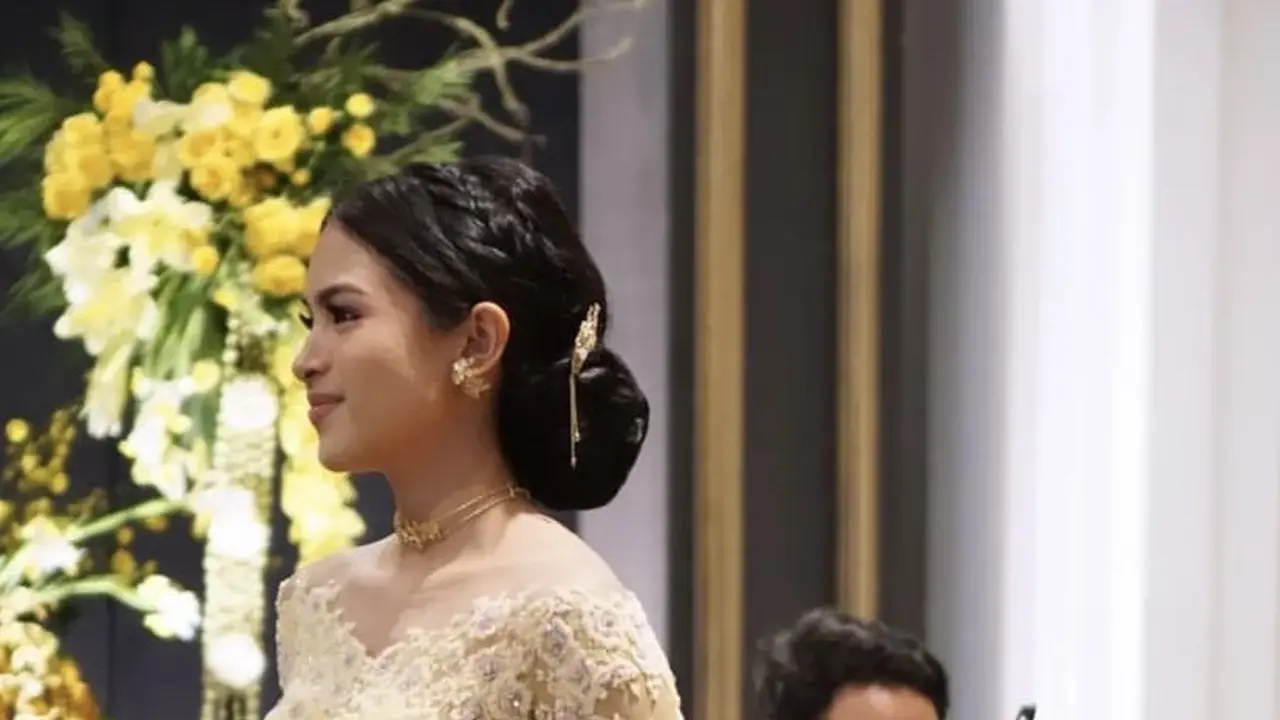 Tampilan Maudy Ayunda di Pernikahan Sang Adik