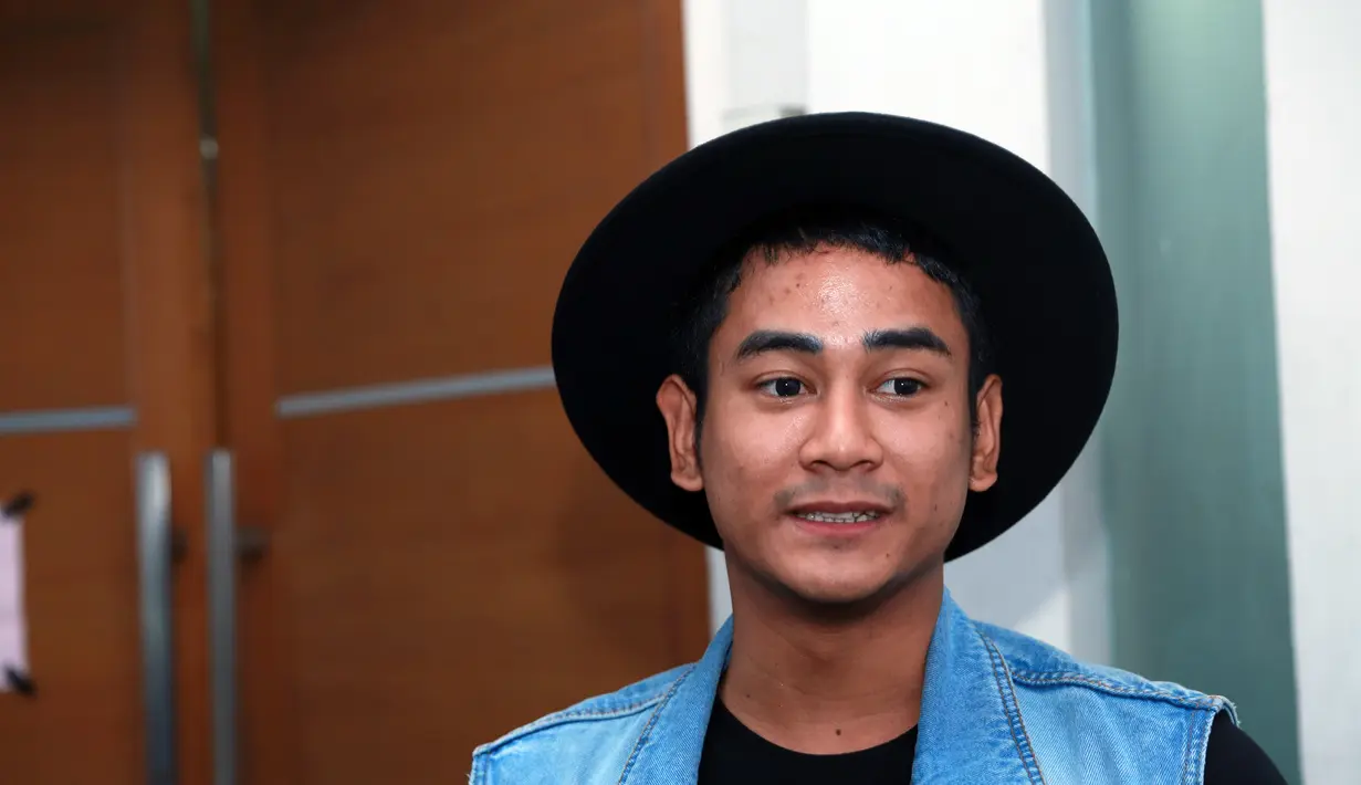 Melihat kemesraan di antara mantan kekasihnya, Chika Jessica, dengan Deddy Corbuzier, timbul rasa cemburu yang dirasakan oleh Dwi Andhika. (Wimbarsana/Bintang.com)