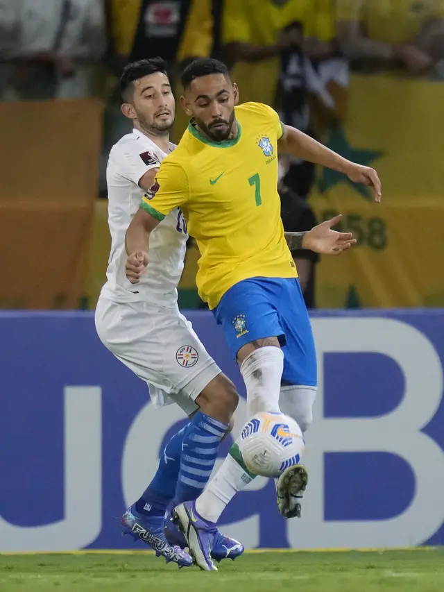 Brasil Bantai Paraguay 4-0