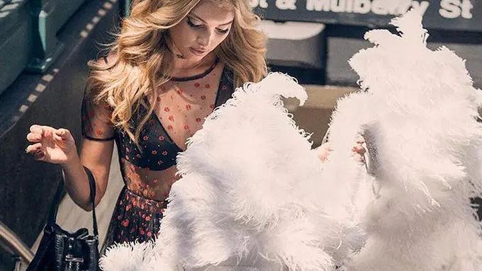 Victoria's Secret hadirkan pesona colorful print di pertunjukkan tahun ini