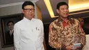 Mendagri Tjahjo Kumolo (kiri) dan Menko Polhukam Tedjo Edhy menemui pimpinan DPR RI di Komplek Parlemen, Senayan, Jakarta, Rabu (1/4/2015). Pertemuan tersebut terkait pencalonan Komjen Polisi Badrodin Haiti sebagai Kapolri. (Liputan6.com/Helmi Afandi)